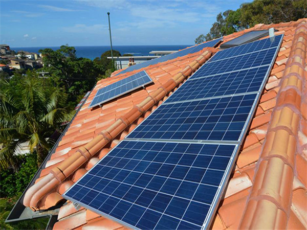 Types courants de système de montage solaire sur le toit et au sol