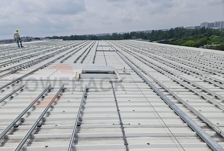 Mise en œuvre réussie d'une installation de montage sur toit solaire à Singapour