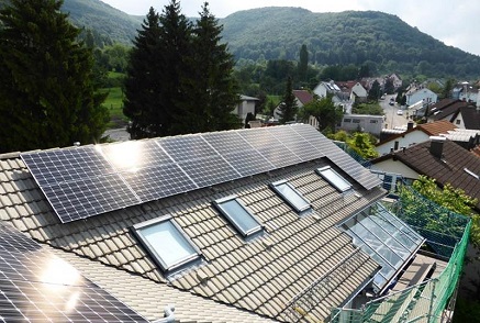 Stratégies pour optimiser la conception des supports solaires en cas de risques de dommages causés par le vent