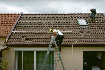 Programme d'espacement des supports photovoltaïques pour tuiles émaillées et tuiles en acier colorées