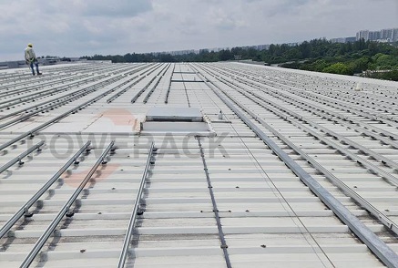 Mesures structurelles coupe-vent pour le système de support photovoltaïque sur toiture métallique