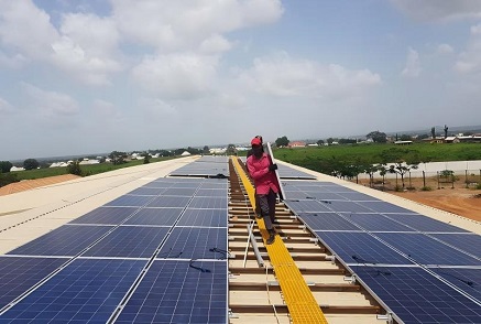 Rénovation photovoltaïque des toitures d'immeubles de grande hauteur : repousser les limites des structures de montage en alliage d'aluminium