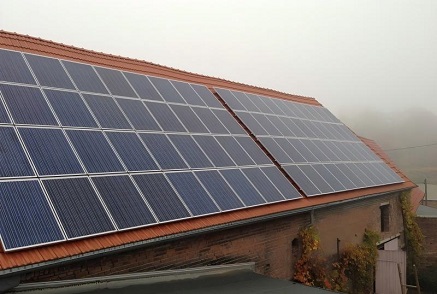 Support réglable ou support fixe : lequel génère le plus d’électricité ?